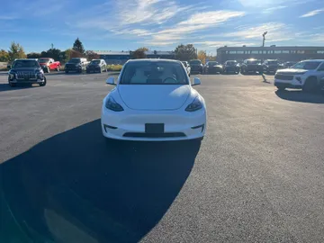 2022 Tesla Model Y - image 2