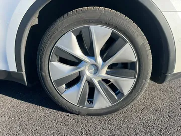 2022 Tesla Model Y - image 8