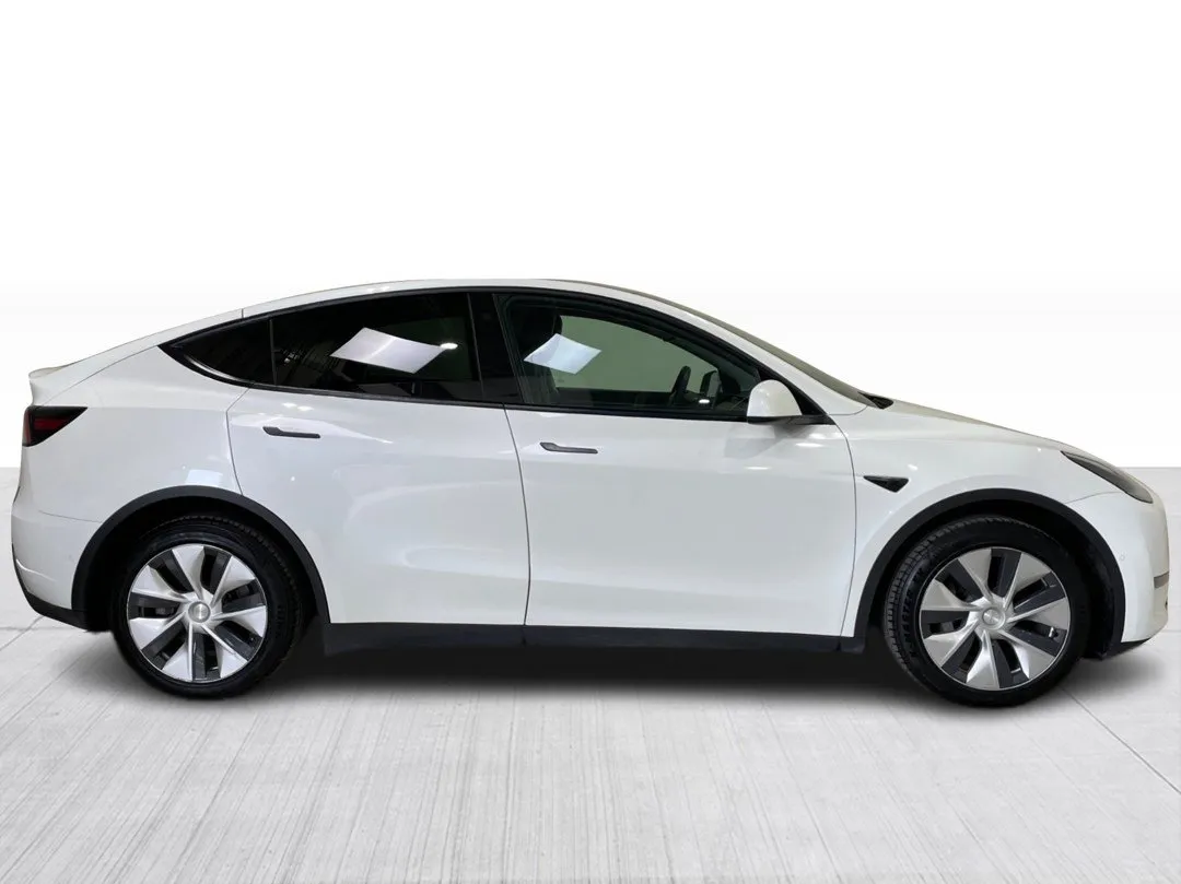 2022 Tesla Model Y — photo 2