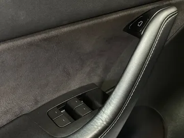 2022 Tesla Model Y - image 19