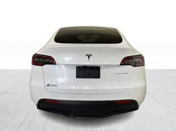 2022 Tesla Model Y - image 12