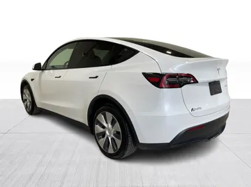 2022 Tesla Model Y - image 11