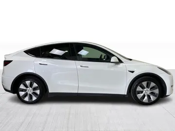 2022 Tesla Model Y - image 2