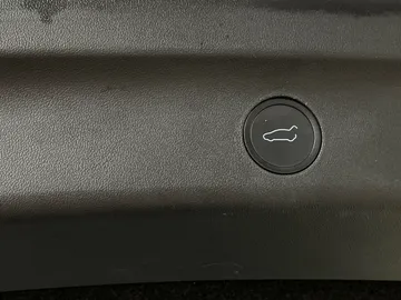 2022 Tesla Model Y - image 26