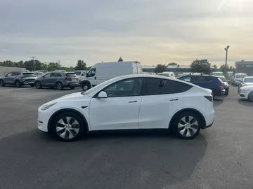 2023 Tesla Model Y - image 4
