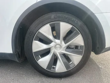 2023 Tesla Model Y - image 8