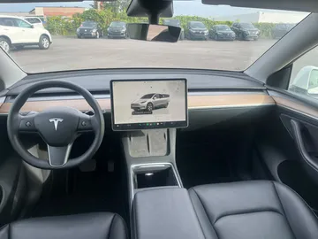 2023 Tesla Model Y - image 10