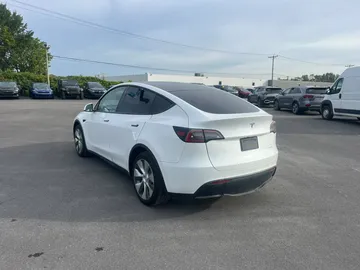 2023 Tesla Model Y - image 7