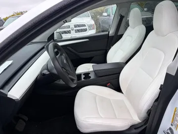 2023 Tesla Model Y - image 8