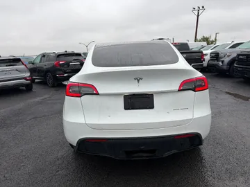2023 Tesla Model Y - image 6