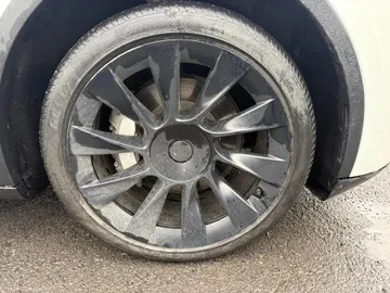 2023 Tesla Model Y - image 7