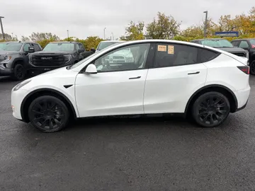 2023 Tesla Model Y - image 4