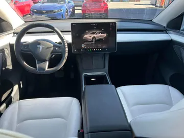 2023 Tesla Model Y - image 9