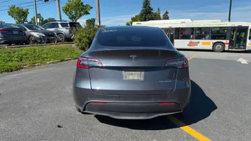 2022 Tesla Model Y - image 6