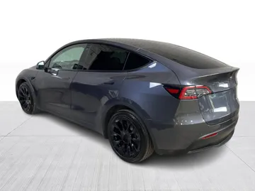 2022 Tesla Model Y - image 11