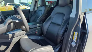 2022 Tesla Model Y - image 8