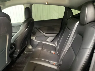 2022 Tesla Model Y - image 15