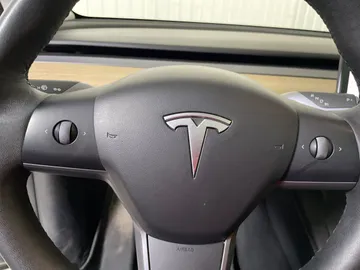 2022 Tesla Model Y - image 17