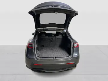 2022 Tesla Model Y - image 13