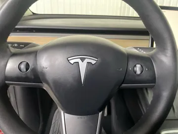 2022 Tesla Model Y - image 17