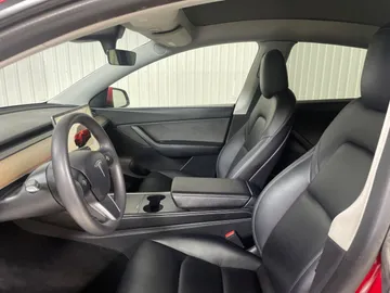 2022 Tesla Model Y - image 3