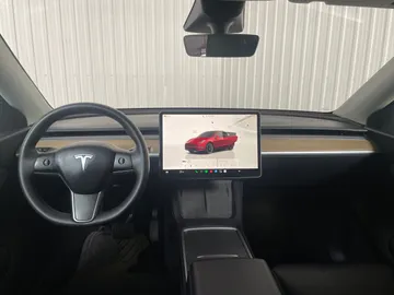 2022 Tesla Model Y - image 4