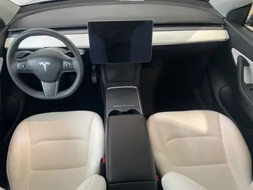 2022 Tesla Model Y - image 21