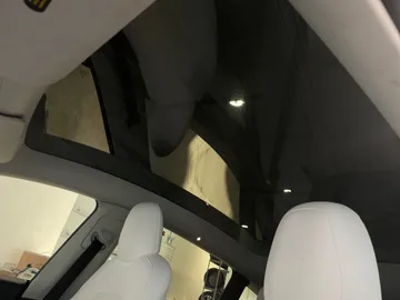 2022 Tesla Model Y - image 12