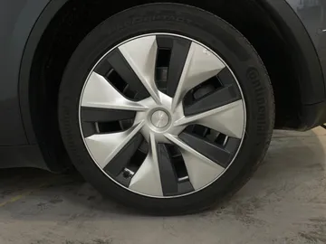 2022 Tesla Model Y - image 19