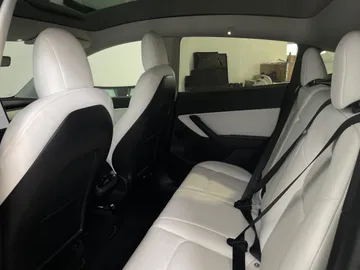 2022 Tesla Model Y - image 11