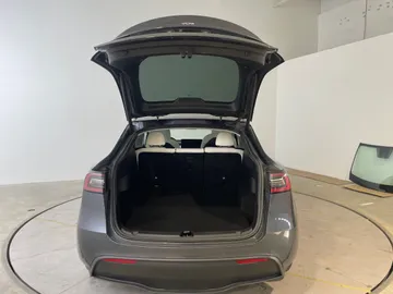 2022 Tesla Model Y - image 13