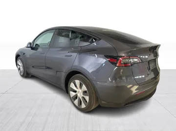 2022 Tesla Model Y - image 7