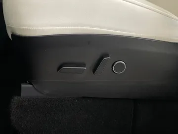 2022 Tesla Model Y - image 18