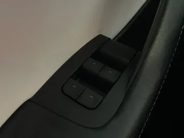 2022 Tesla Model Y - image 25