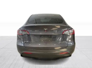 2022 Tesla Model Y - image 8