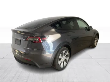 2022 Tesla Model Y - image 9