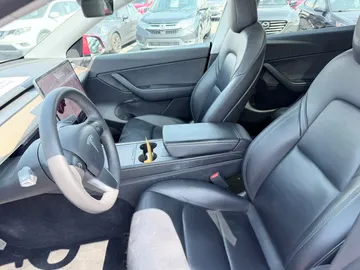 2022 Tesla Model Y - image 8