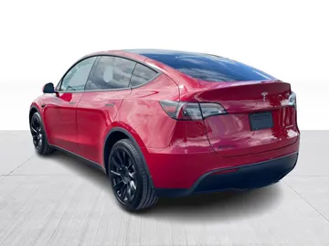 2022 Tesla Model Y - image 12