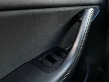 2022 Tesla Model Y - image 24