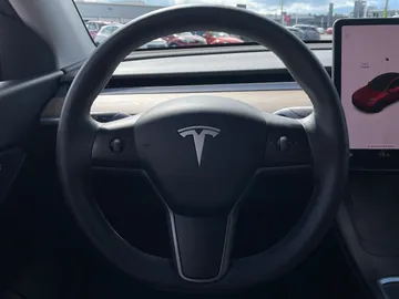 2022 Tesla Model Y - image 17