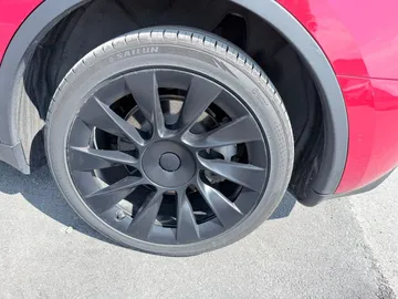 2022 Tesla Model Y - image 7
