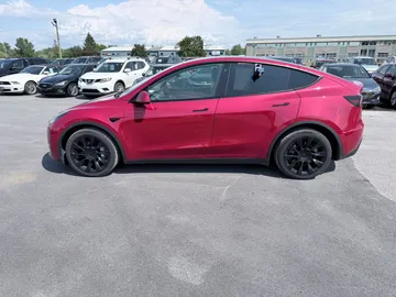 2022 Tesla Model Y - image 3