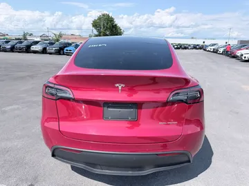 2022 Tesla Model Y - image 6