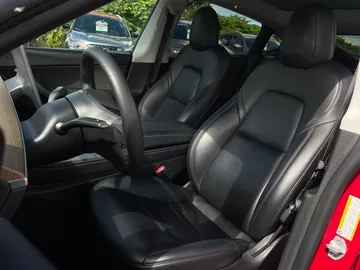 2022 Tesla Model Y - image 3
