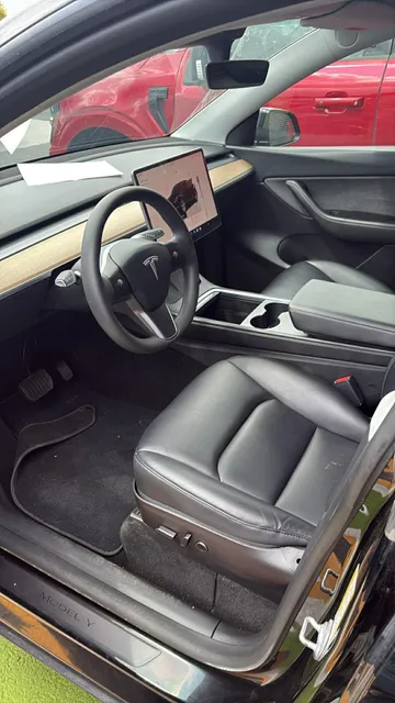 2022 Tesla Model Y - image 8