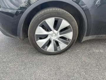 2022 Tesla Model Y - image 7