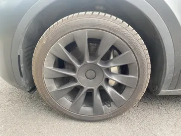 2022 Tesla Model Y - image 7