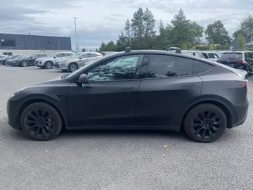 2022 Tesla Model Y - image 4