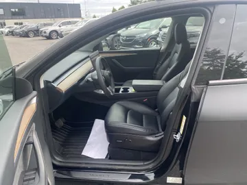 2022 Tesla Model Y - image 8
