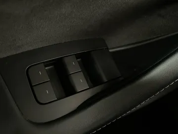 2022 Tesla Model Y - image 22